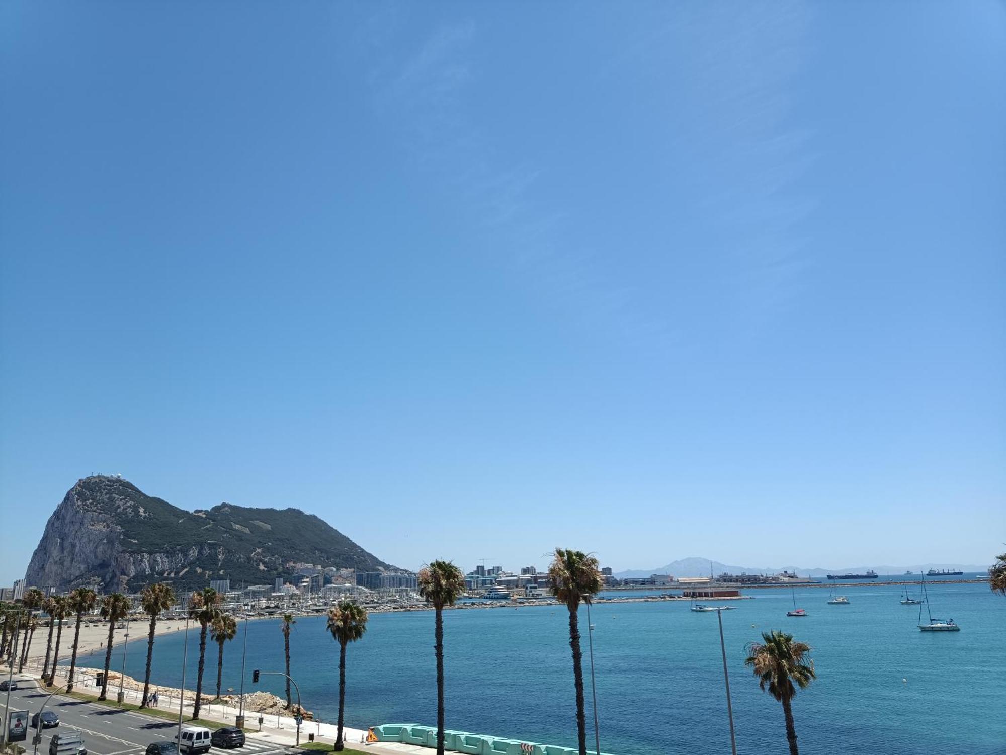 Vistas A 3 Paises Y 2 Continentes 1º Linea De Playa A 5 Minutos De Gibraltar Lägenhet La Línea de la Concepción Exteriör bild